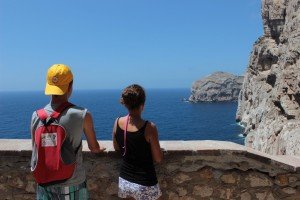 Here's how to remove tourists from vacation photographs